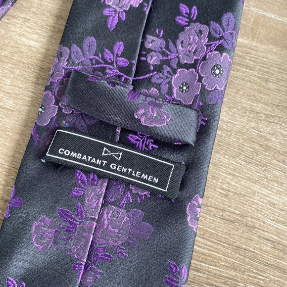 Grey and purple assorted ties and pocket squares - Picture 9 of 17